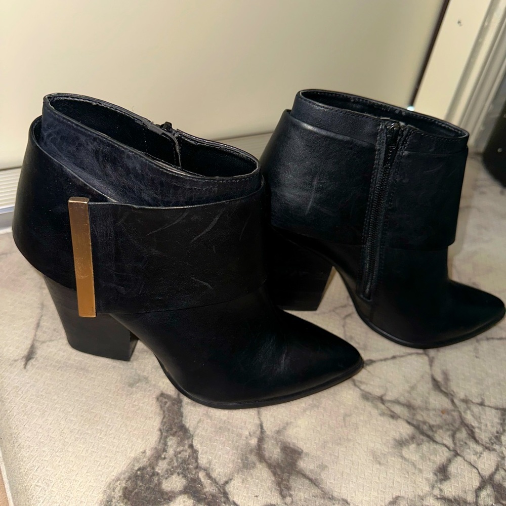Aldo black leather block heeled pointed toe bootie boots sz 9